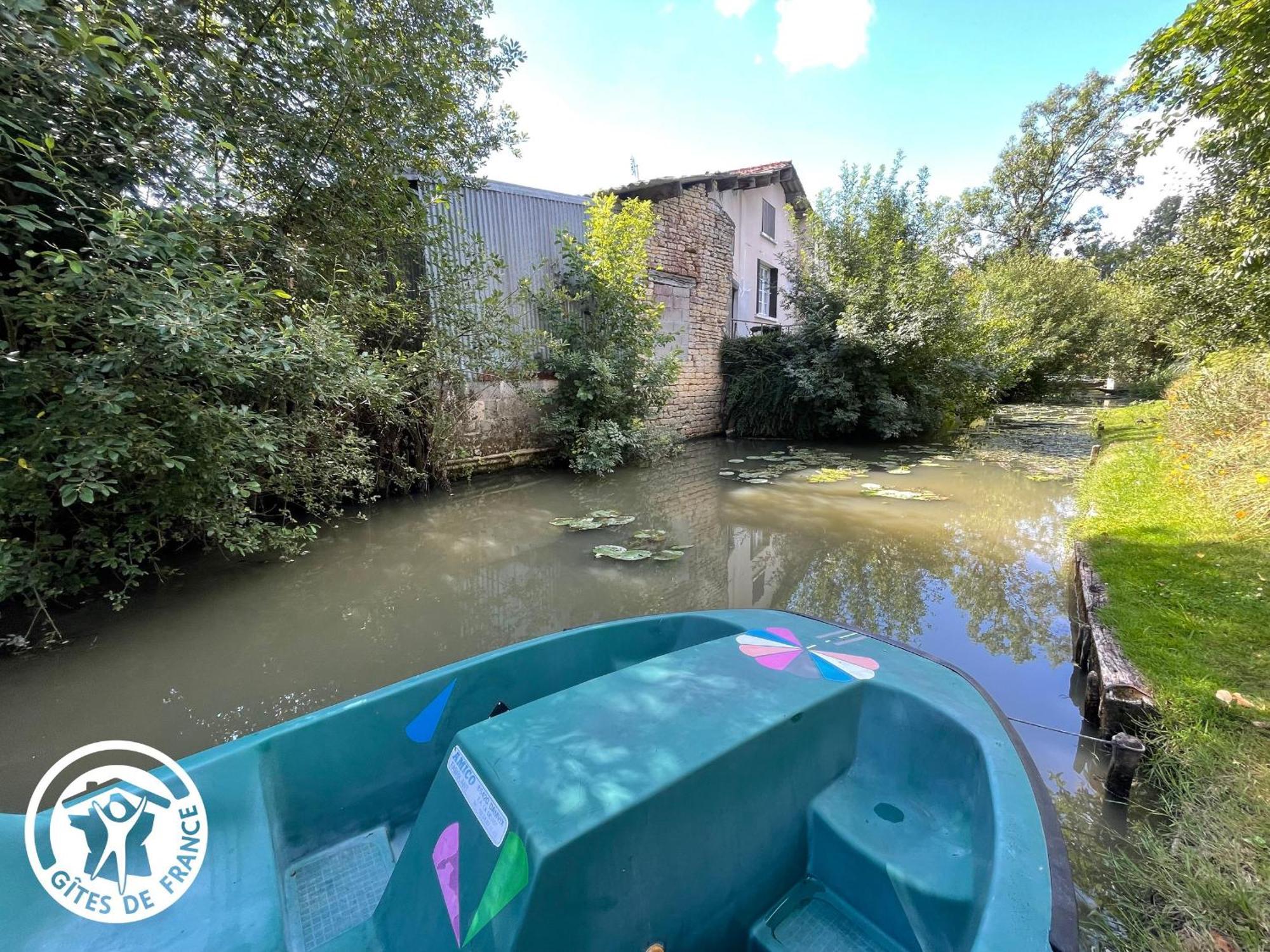 Villa Maison Au Coeur Du Marais Poitevin Avec Barques, Canoes, Pedalo Et Velos Включены - Fr-1-426-147 Damvix Exterior foto