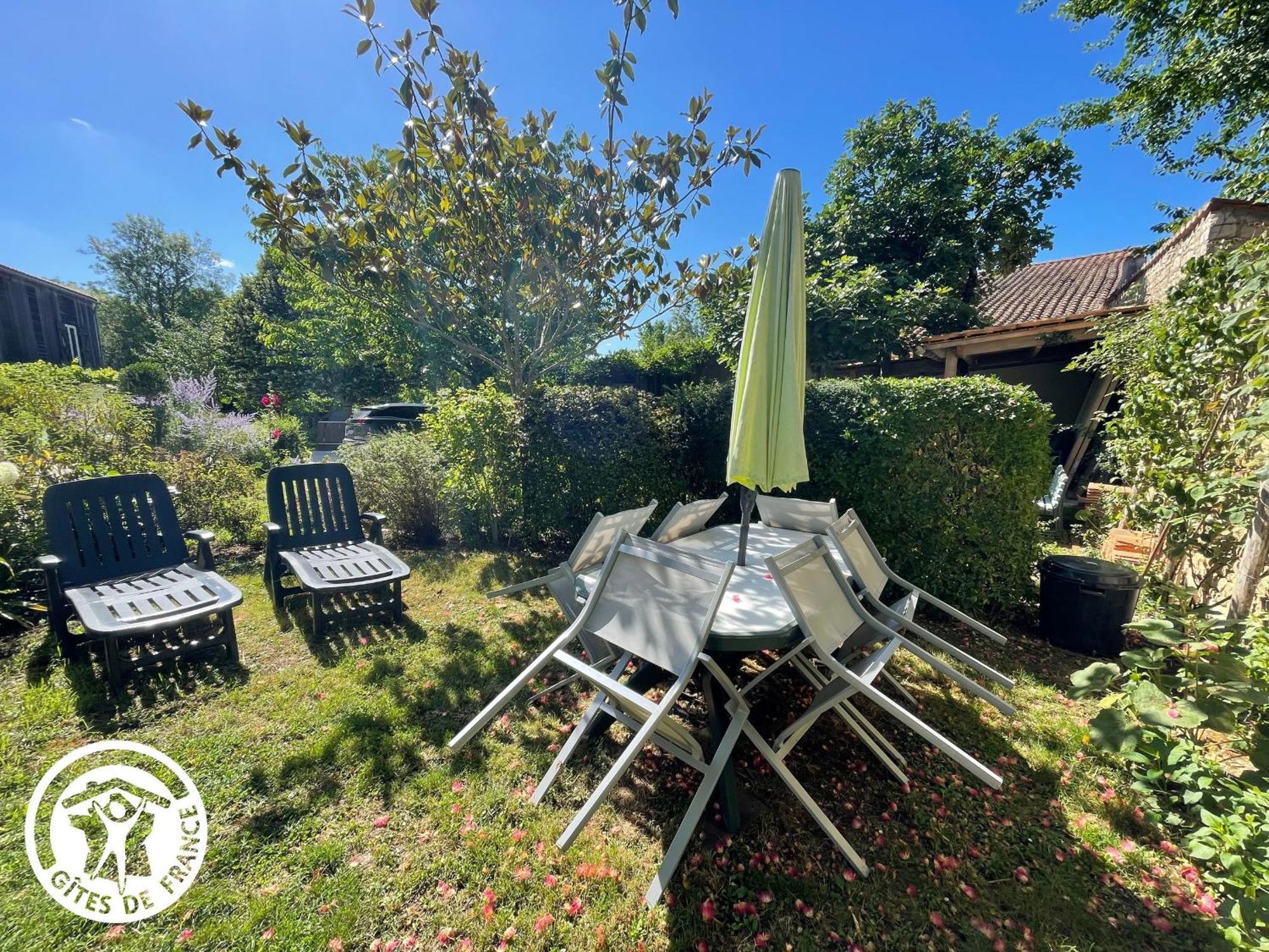 Villa Maison Au Coeur Du Marais Poitevin Avec Barques, Canoes, Pedalo Et Velos Включены - Fr-1-426-147 Damvix Exterior foto